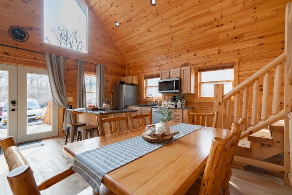 Family Friendly ~ Hocking Hills Cabin ~ Close to Caves, w/Wifi - Image 4