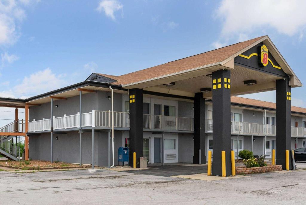 Super 8 by Wyndham Millbury/Toledo - Image 5