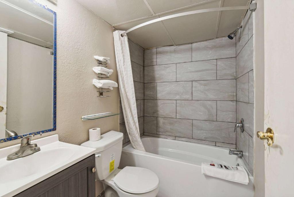 Bathtub - Photo 1