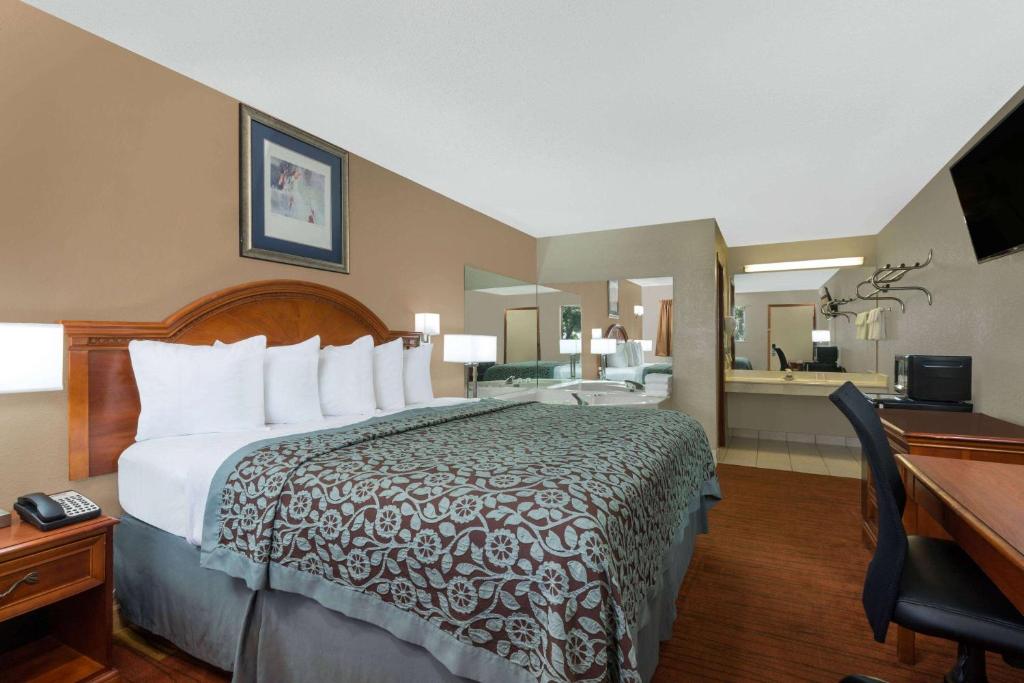 Days Inn by Wyndham Maumee/Toledo - Image 8