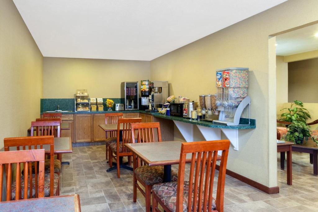 Days Inn by Wyndham Maumee/Toledo - Image 5