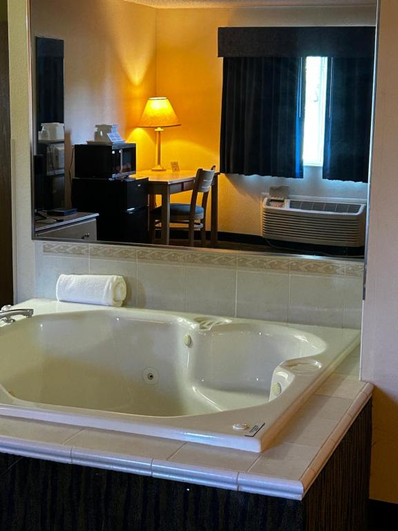 Bathtub - Photo 1