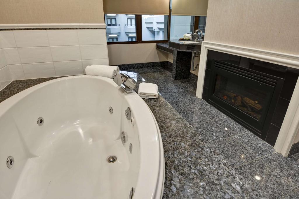 Bathtub - Photo 3