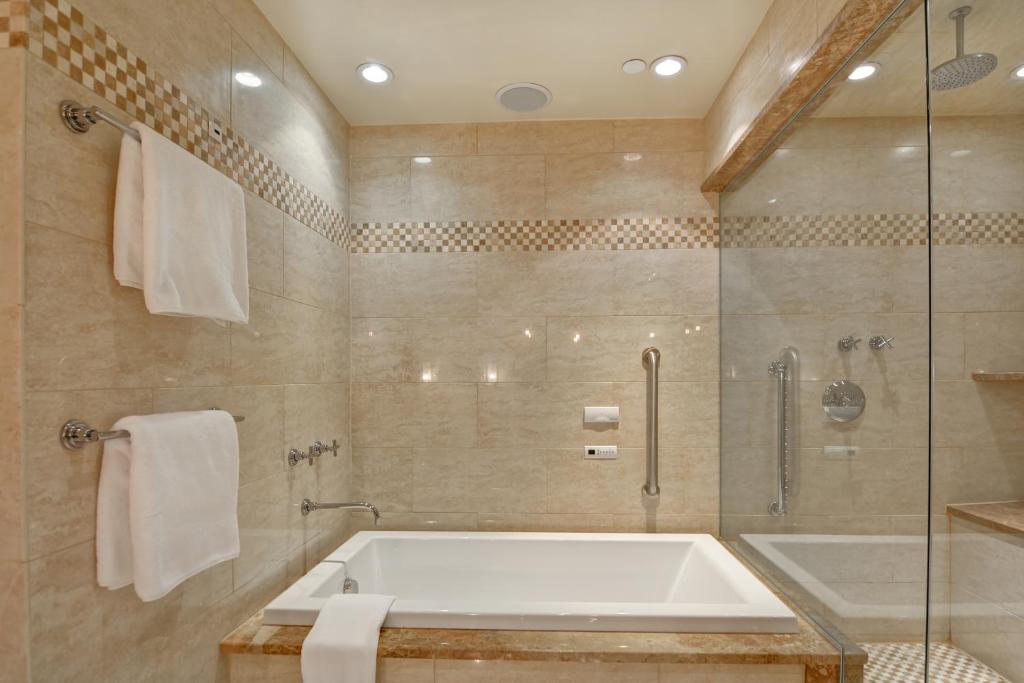 Bathtub - Photo 1