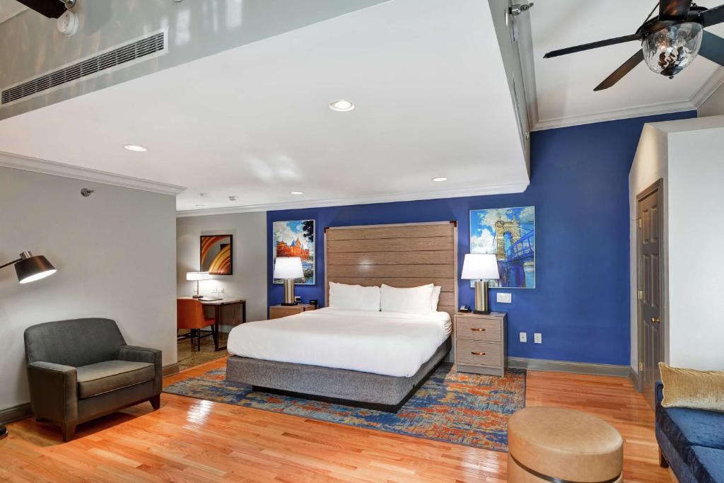 The Cincinnatian Curio Collection by Hilton - Image 7