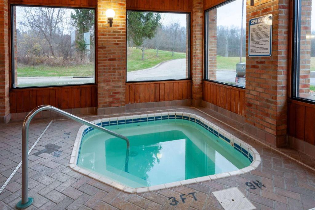 Hot Tub (Jacuzzi) - Photo 7