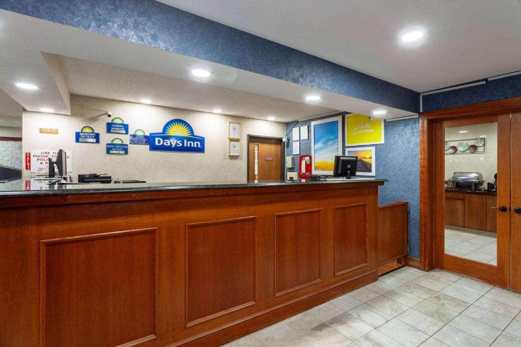 Days Inn by Wyndham Wooster - Image 7