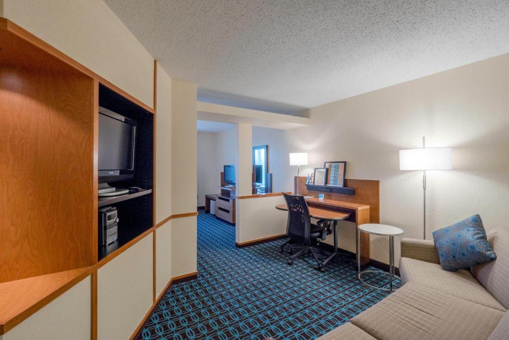 Fairfield Inn & Suites by Marriott Cleveland Streetsboro - Image 4