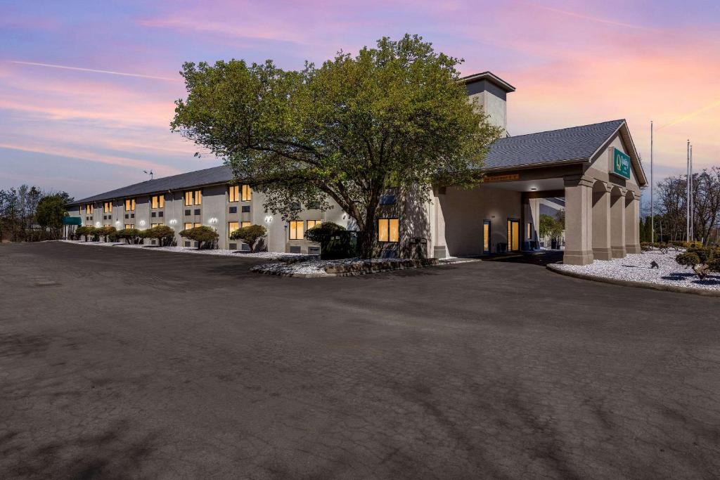 Quality Inn Austintown-Youngstown West - Image 6