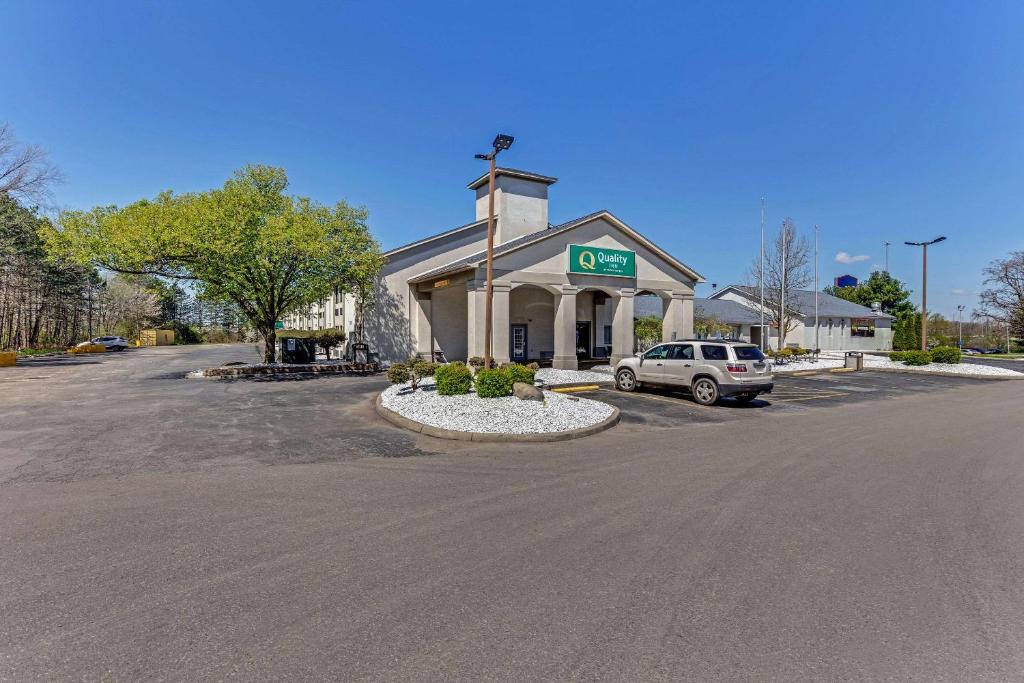 Quality Inn Austintown-Youngstown West - Image 8