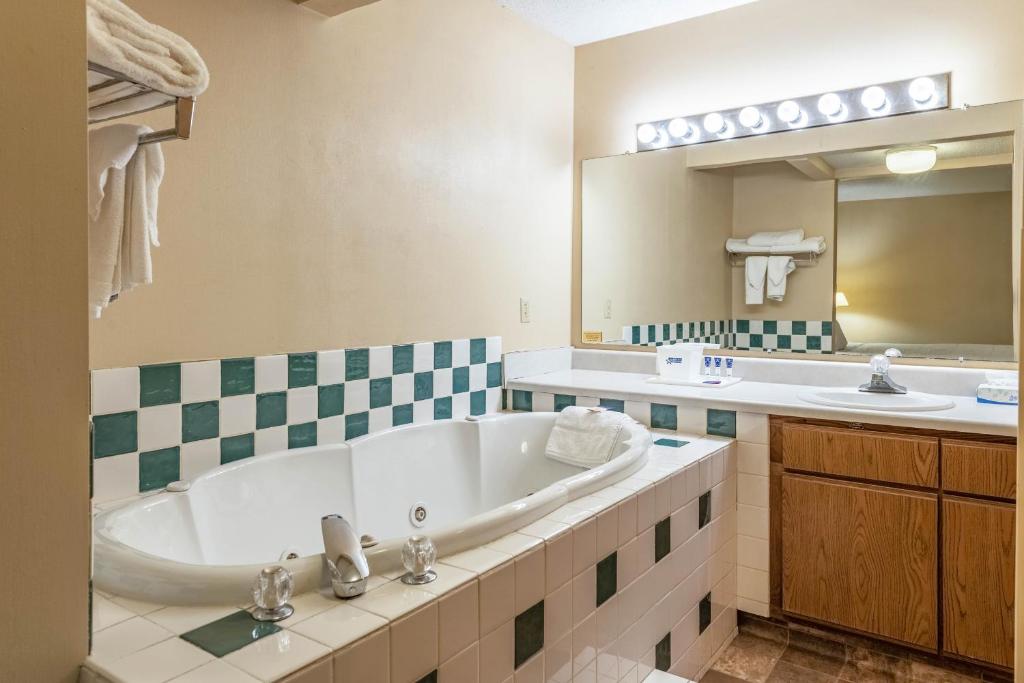 Bathtub - Photo 1