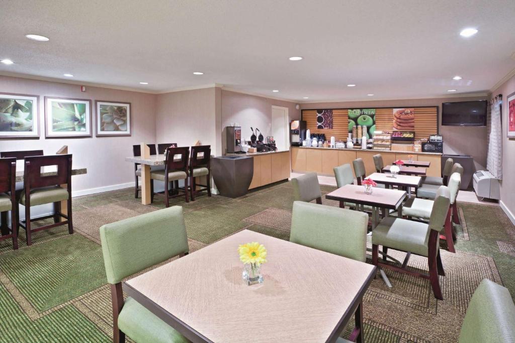 La Quinta by Wyndham Mansfield OH - Image 5
