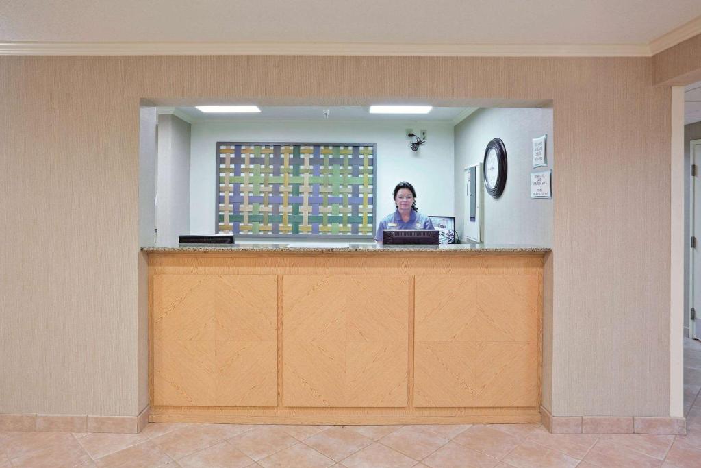 La Quinta by Wyndham Mansfield OH - Image 8