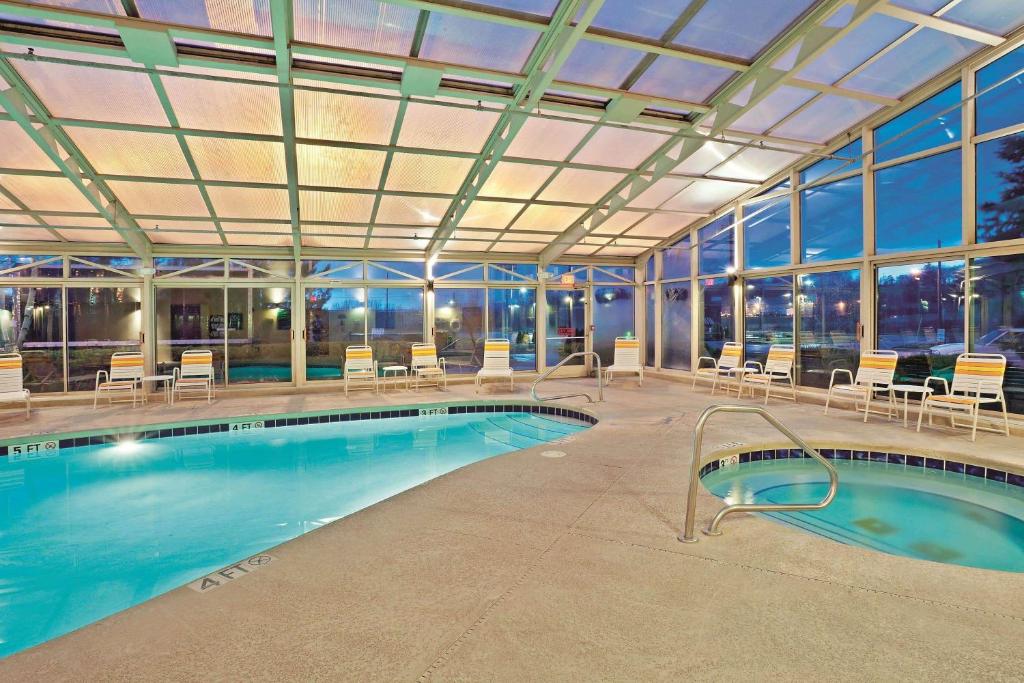 Hot Tub (Jacuzzi) - Photo 2