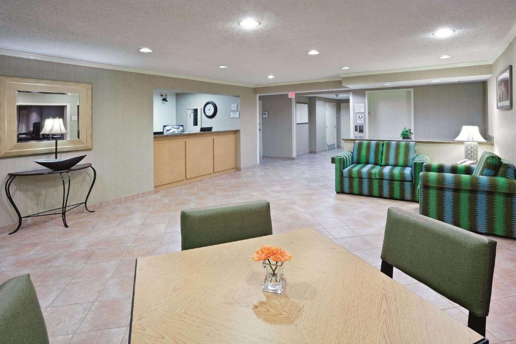 La Quinta by Wyndham Mansfield OH - Image 6