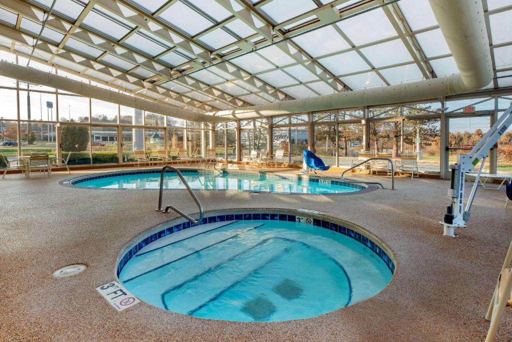 Hot Tub (Jacuzzi) - Photo 1