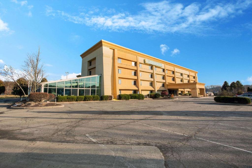 La Quinta by Wyndham Mansfield OH - Image 7
