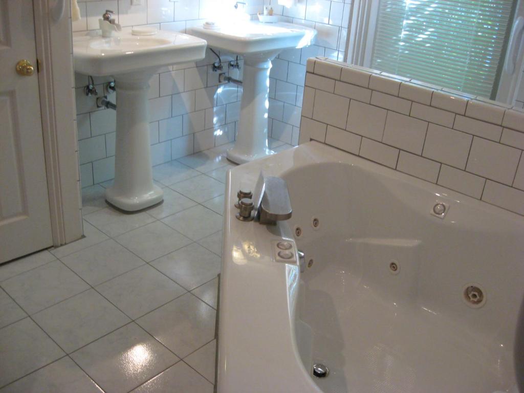 Whirlpool - Photo 1
