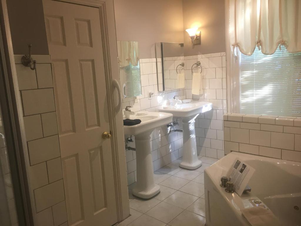 Bayberry House Bed and Breakfast - Image 5