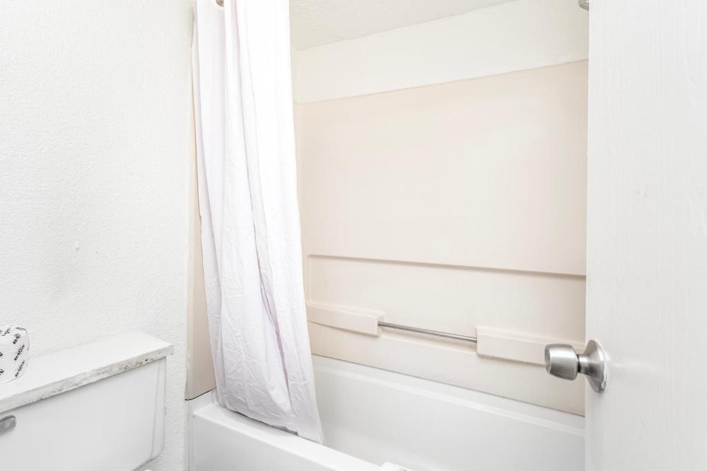 Bathtub - Photo 5
