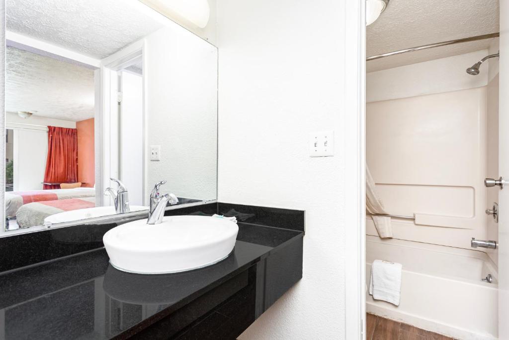 Bathtub - Photo 3