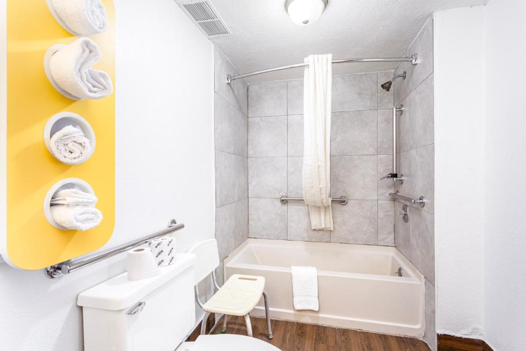 Bathtub - Photo 6