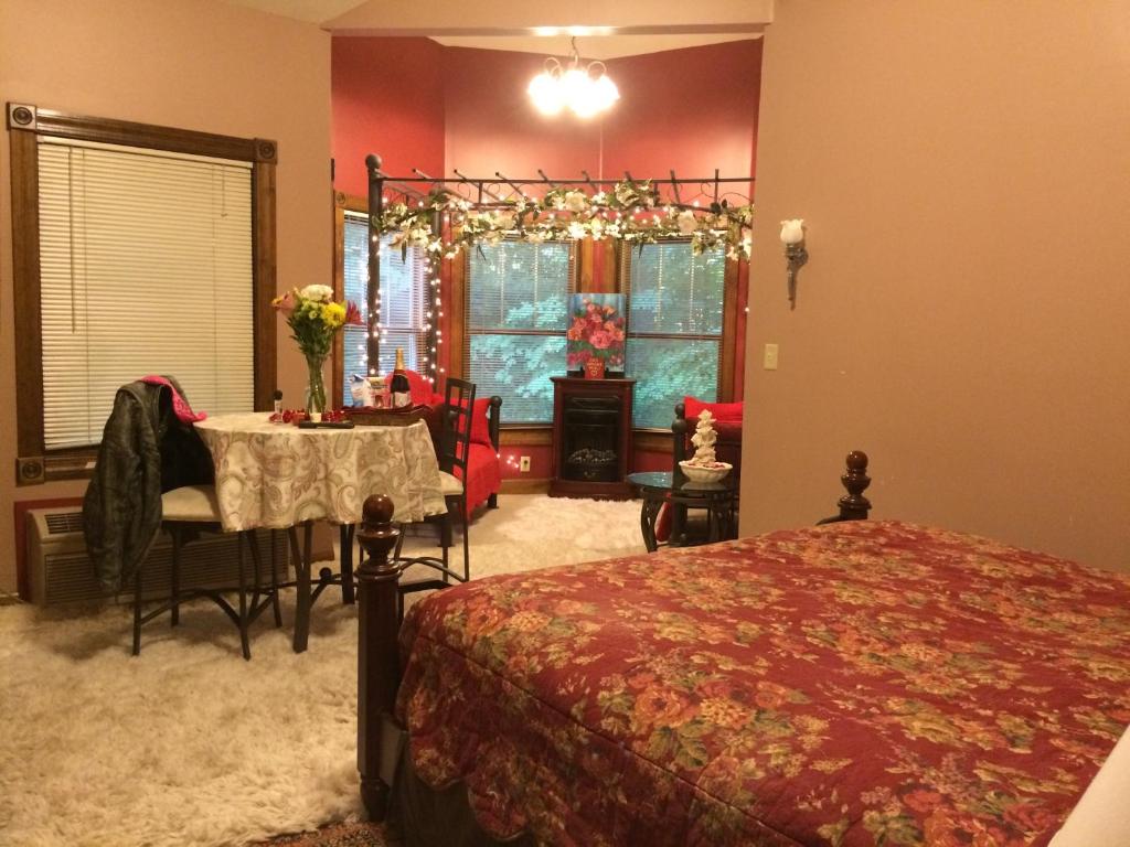 Spruce Hill Inn & Cottages - Image 6
