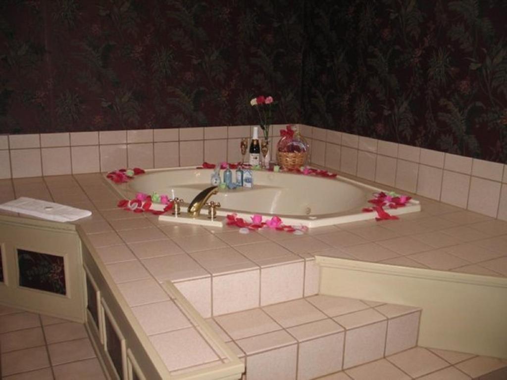 Bathtub - Photo 1