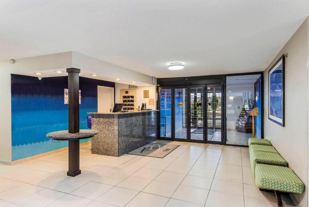 The Blu Hotel Blue Ash Cincinnati, an Ascend Collection Hotel - Image 4