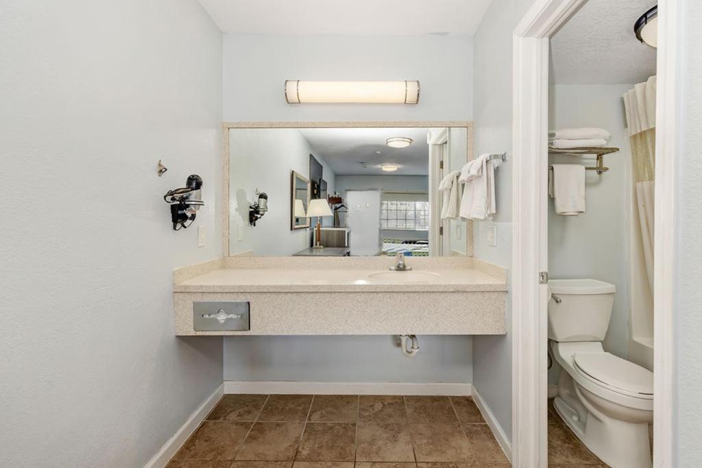 Bathtub - Photo 5