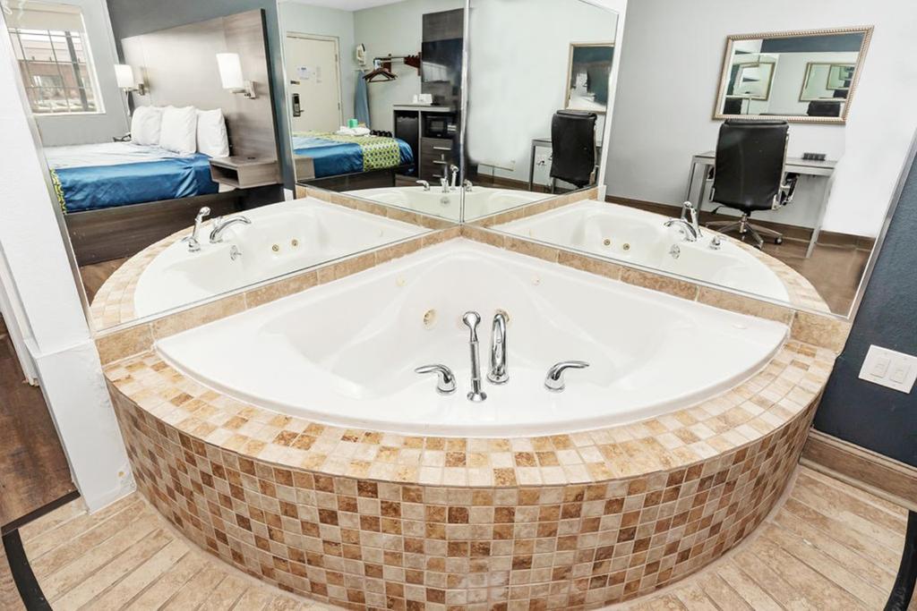 Bathtub - Photo 2