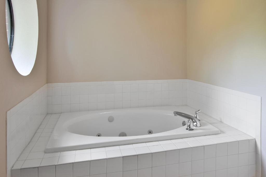 Whirlpool - Photo 3