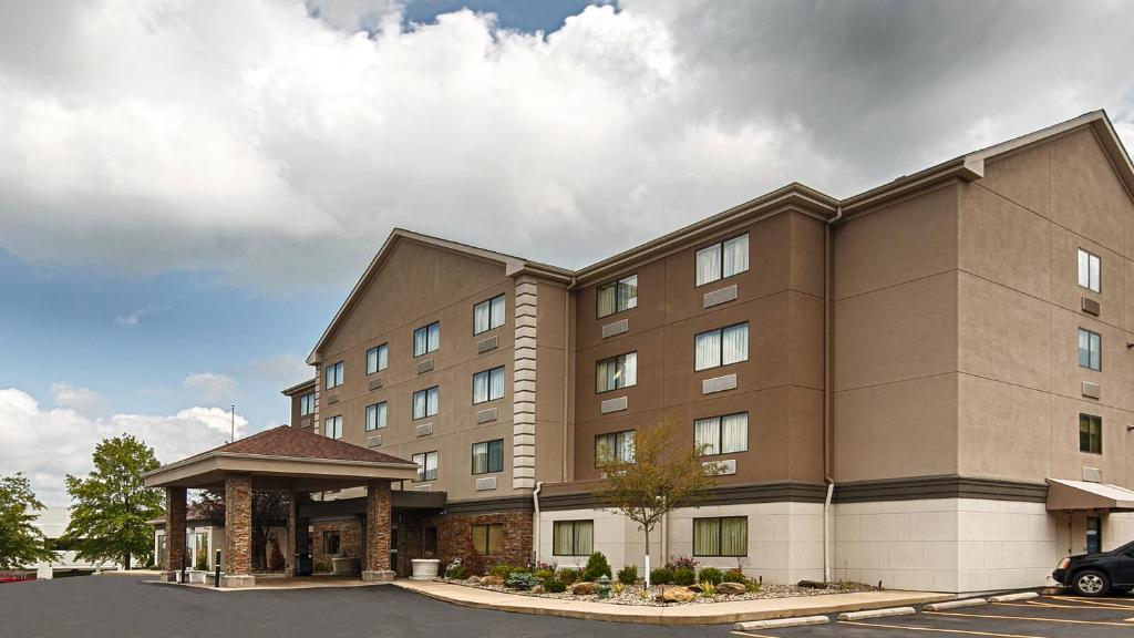Comfort Inn & Suites Copley Akron - Image 7