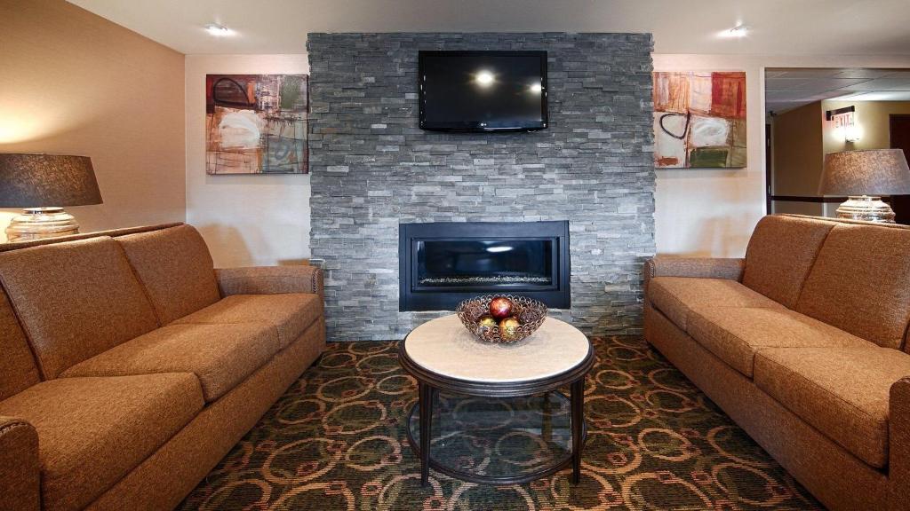 Comfort Inn & Suites Copley Akron - Image 6