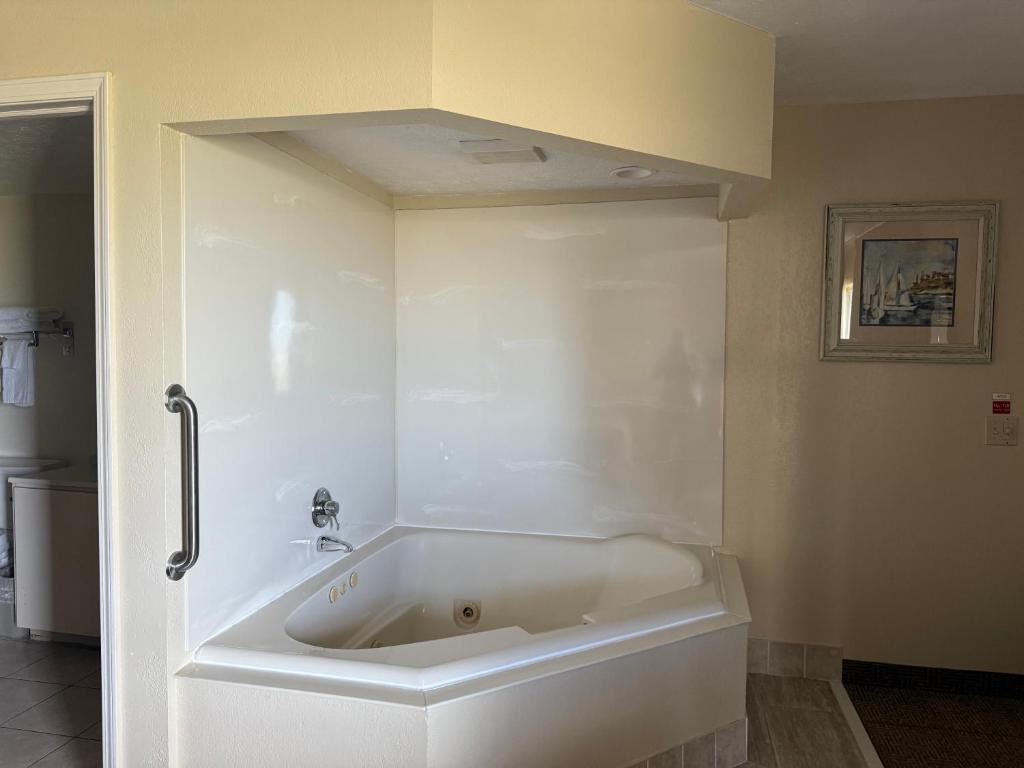 Whirlpool - Photo 2