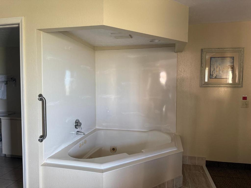 Whirlpool - Photo 1