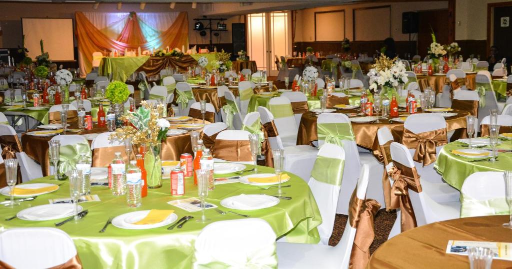Columbus Grand Hotel & Banquet Center - Image 6