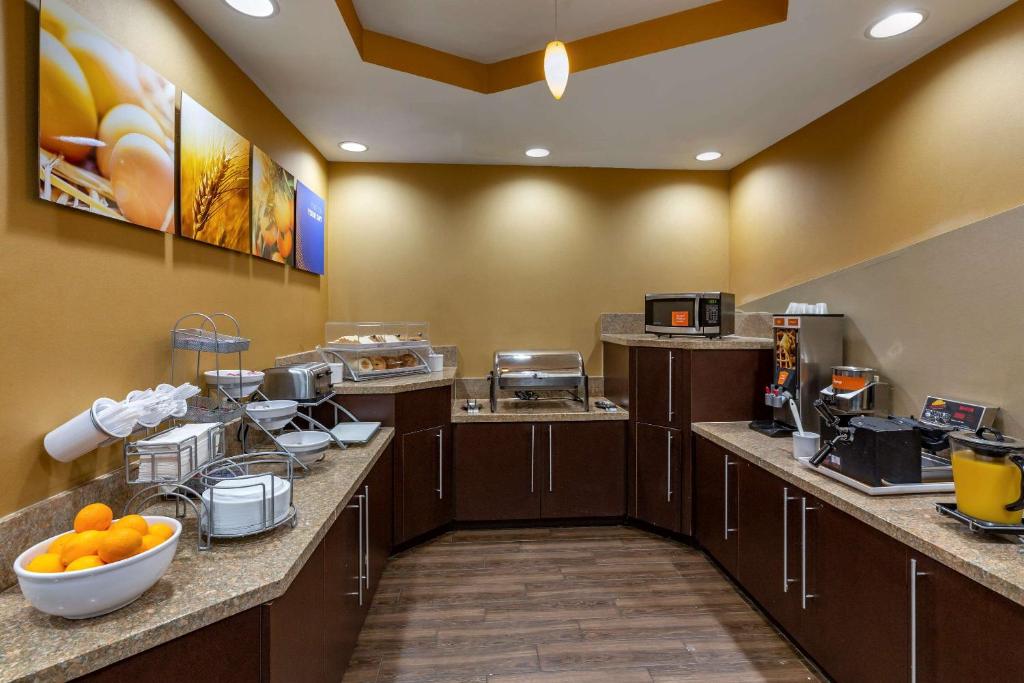 Comfort Suites Perrysburg - Toledo South - Image 4