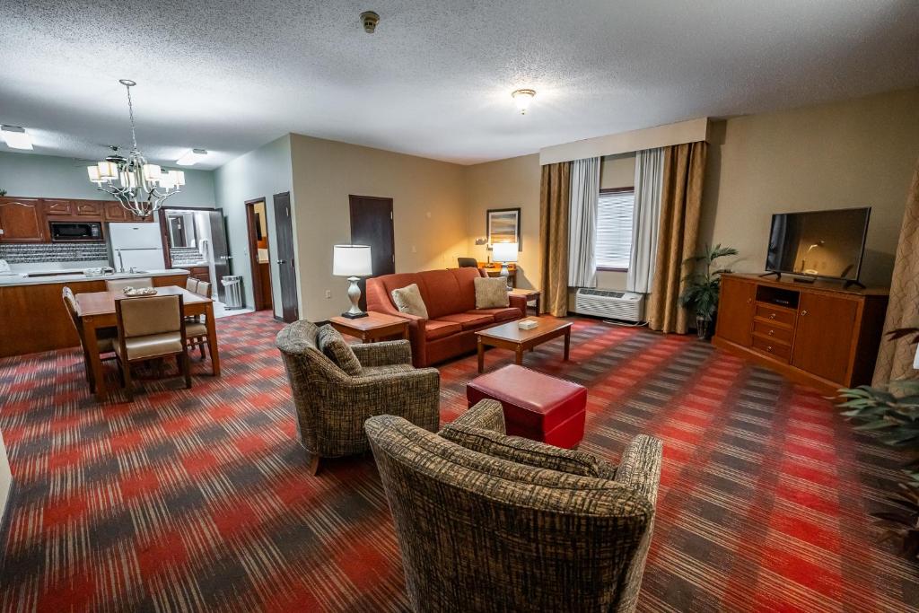 Christopher Inn and Suites - Image 6