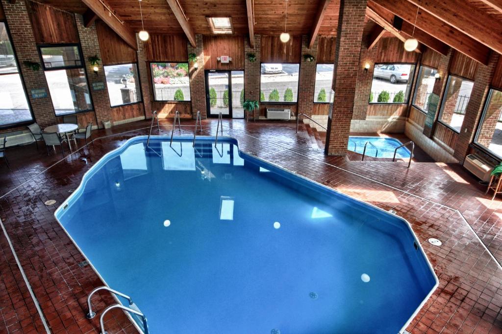 Whirlpool - Photo 2