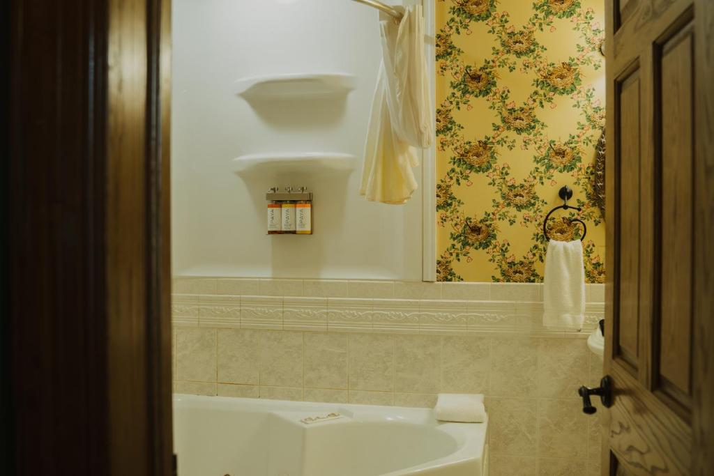Whirlpool - Photo 4