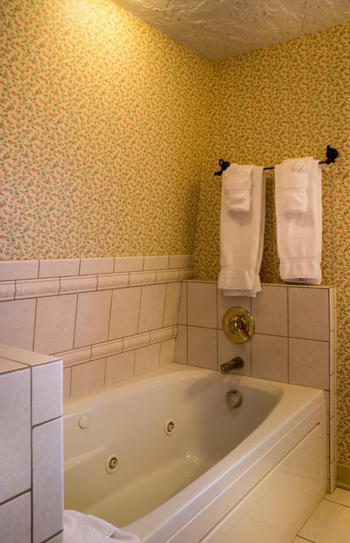 Whirlpool - Photo 3