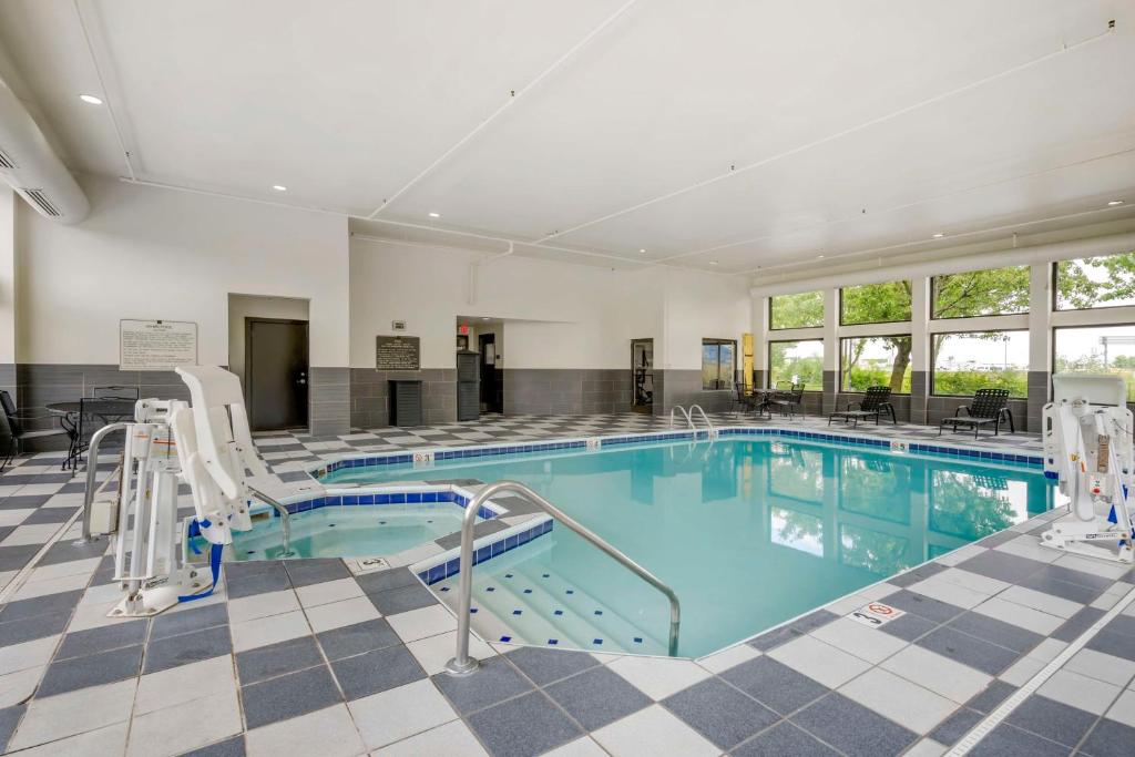 Whirlpool - Photo 2