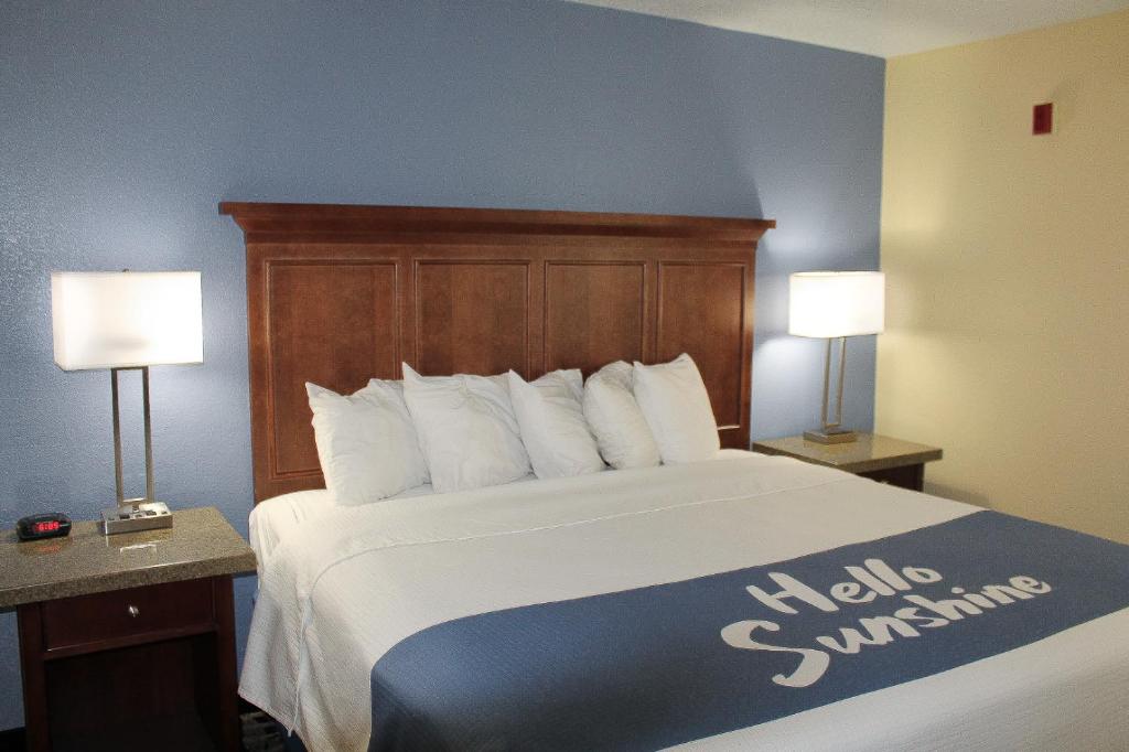 Days Inn by Wyndham Batavia Ohio - Image 8