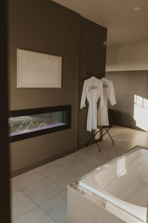 Hot Tub (Jacuzzi) - Photo 2