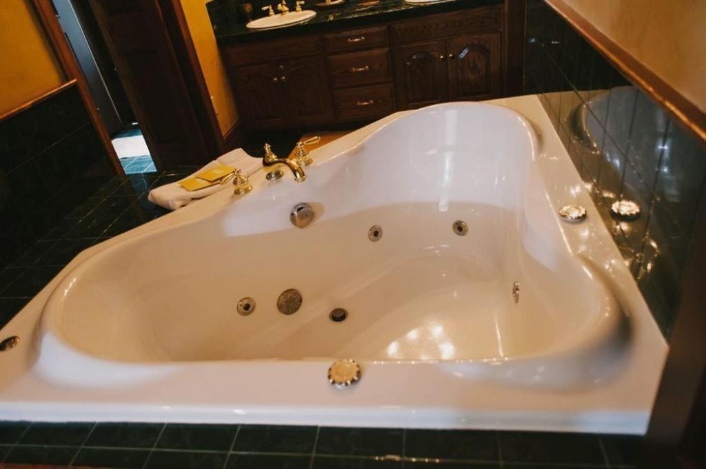 Whirlpool - Photo 4