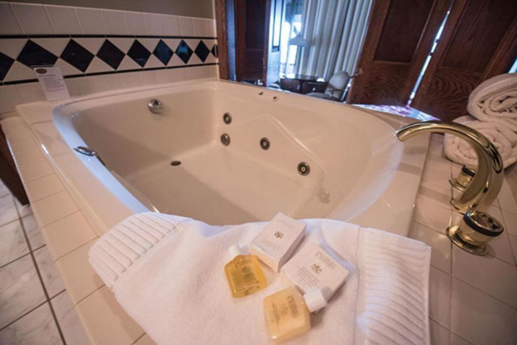 Whirlpool - Photo 1
