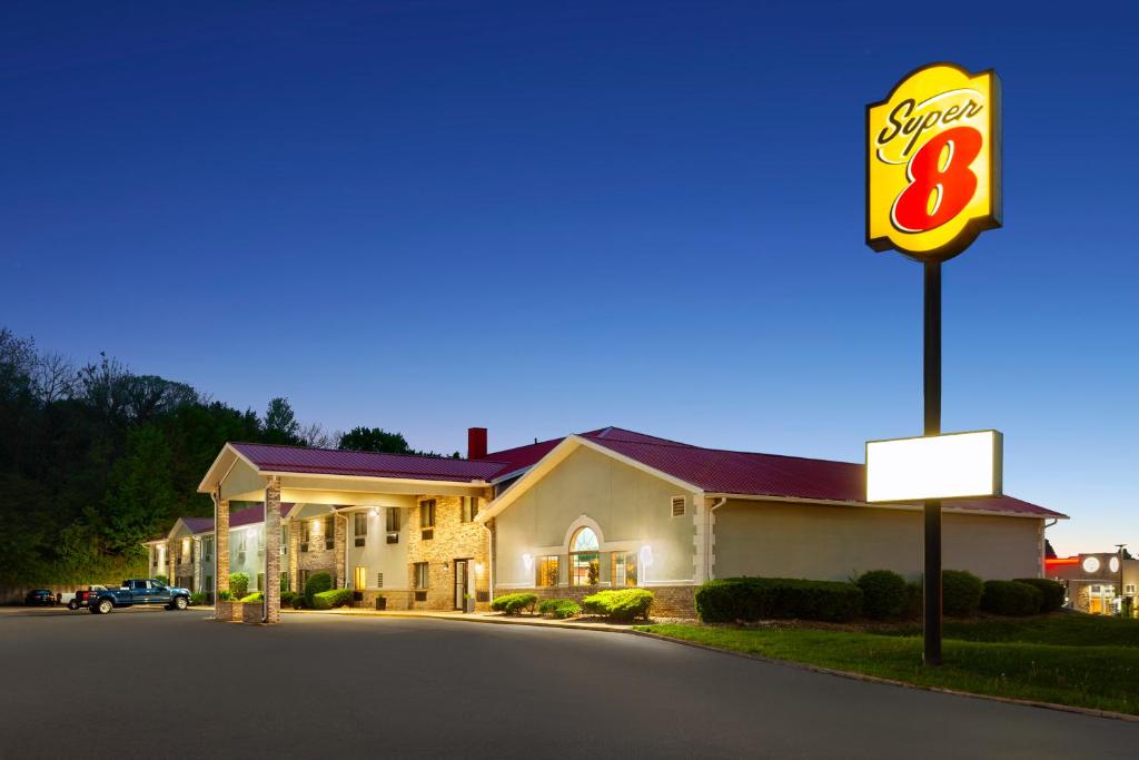Super 8 by Wyndham Mt. Vernon - Image 6