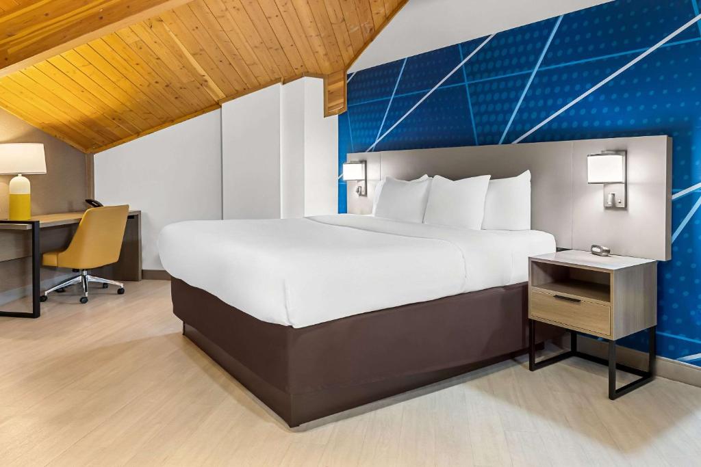Comfort Inn - Image 8