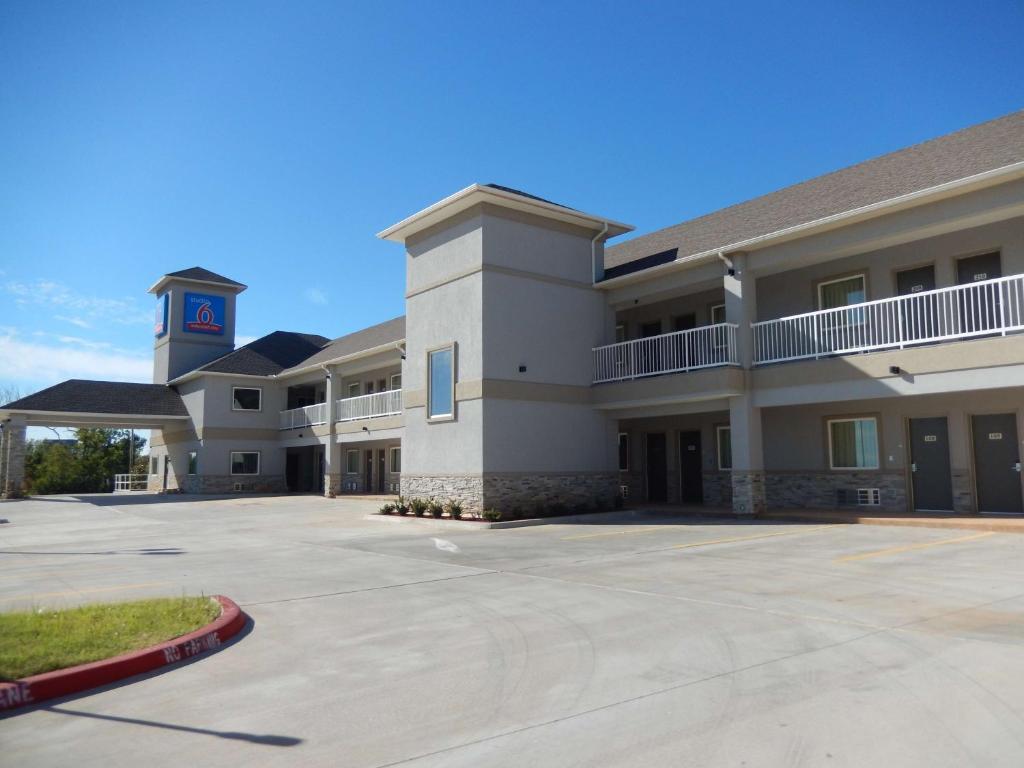 Studio 6-Yukon, OK - Image 6